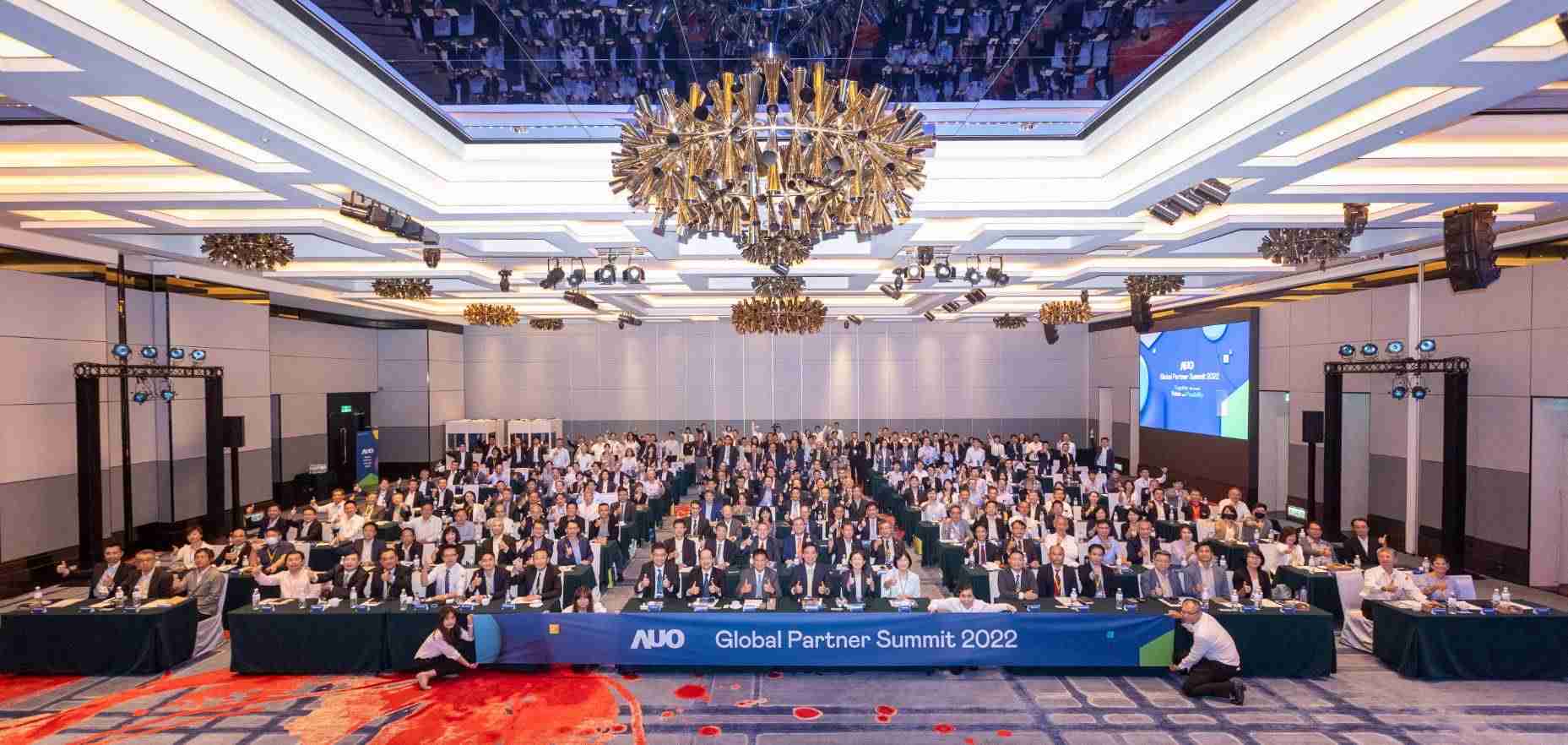 友達推動「安心、、、、創新、、、、用心、、同心、、、、盡心」五星職旅，，，，為菲籍員工打造全方位照護，，，首度贏得「人權實踐與發展領袖獎」殊榮