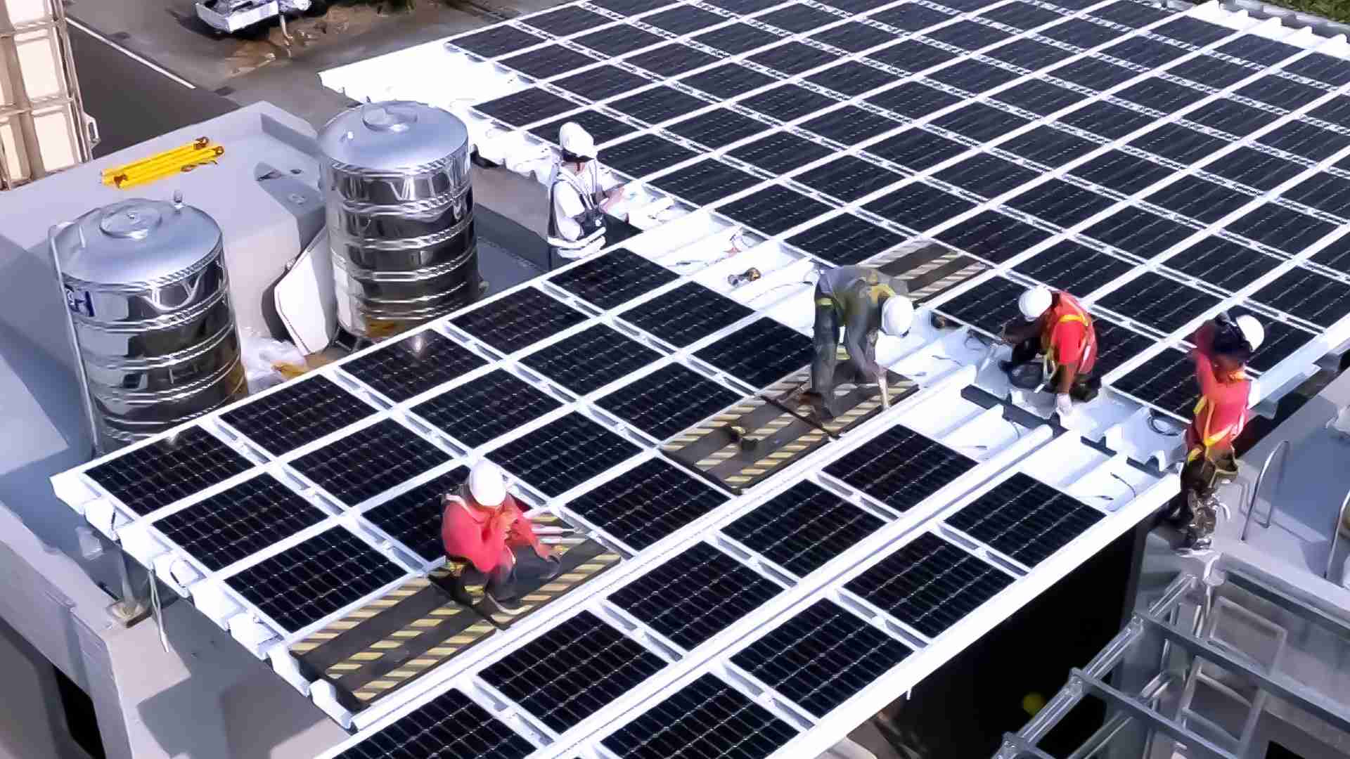 赏金国际着力于替代能源之技术研发，，，如光电浪板的相关制程、、设备与产品，，其中所开发之光电整合型浪板，，，减少传统金属支架安装，，，更提升耐候度，，，，可广泛运用于多元场域，，，并辅助建筑达到净零碳排目标