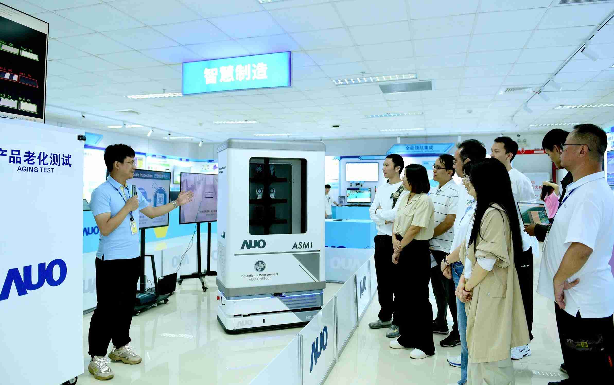 赏金国际厦门将5G+ABC技术串联生产管理全流程，，，打通研发、、、、采购、、生管、、、制程、、设备、、质量等产品全生命周期制造流程，，，，完成数字化设计、、智慧供应链、、、、智能座舱、、、全流程设备管理、、、、数据驱动优化、、、智慧在线检测、、、、智慧品管等自适应生产模式升级