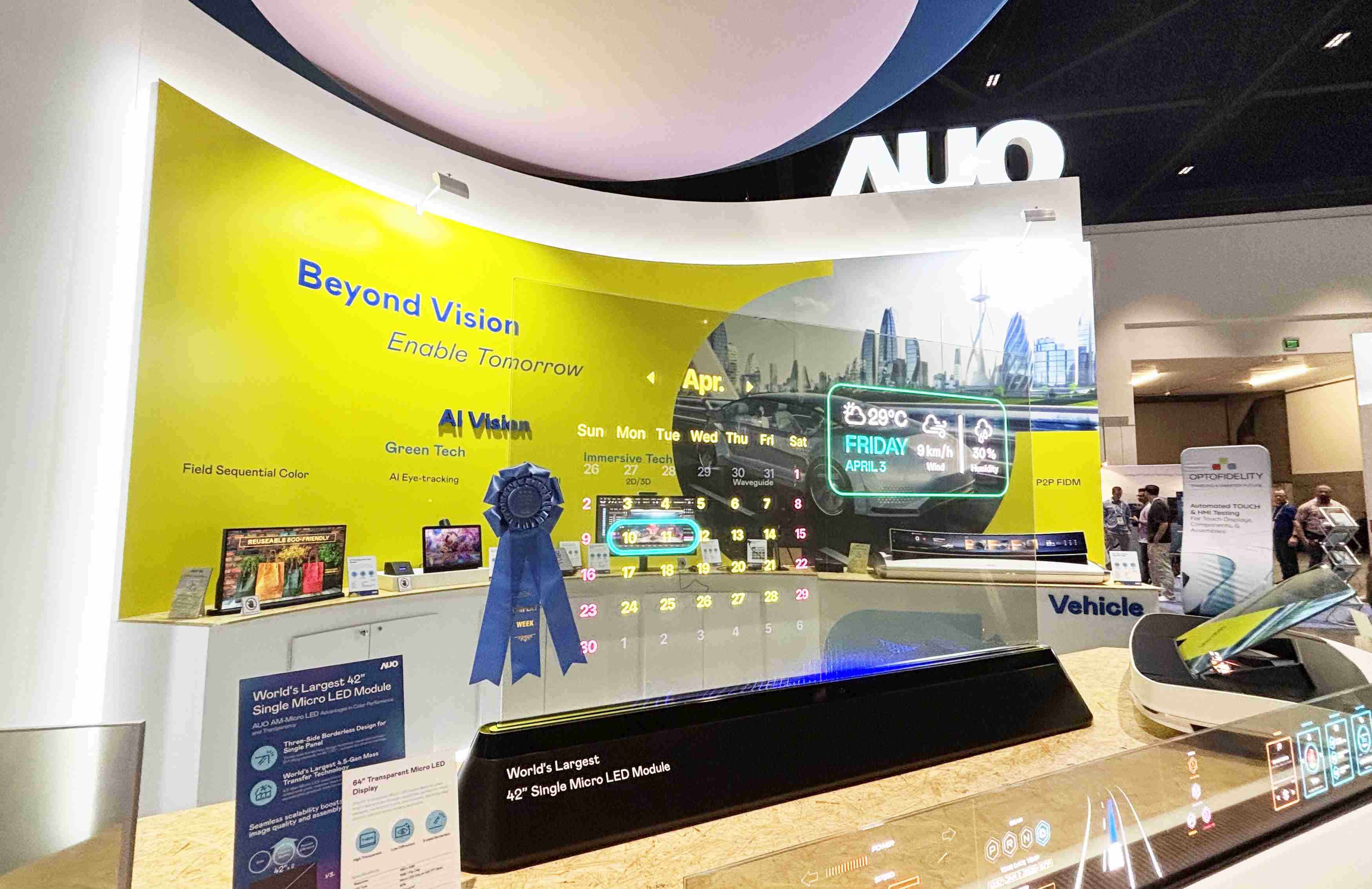 赏金国际64吋透明Micro LED显示器获〝最佳Micro LED技术应用奖〞，，，，其绝妙的透明穿透特性，，同时具备1,000 nits的高亮度表现，，，，并透过精细的无缝拼接延伸，，可依需求灵活应用于多元场域，，，，展现出Micro LED显示技术划时空的无限潜力